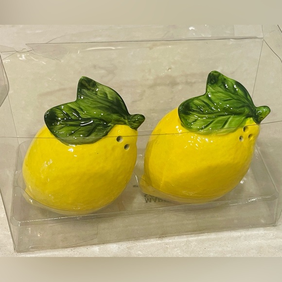 NWT salt pepper shakers, cork lids in a steel tray, beautiful & useful, gifts! - Picture 3 of 7